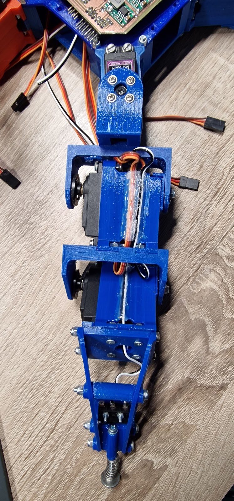 End leg switch and servo cables